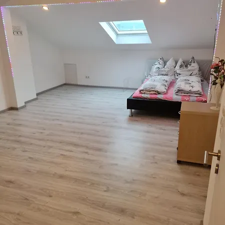 Cityroom Im 4 Og Und Seperates Badezimmer Im Ug Keller 1,80 Cm Bis 3 Personen Zentrum Stadtmitte Lage Apartman *
