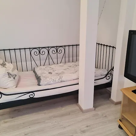 Apartman Cityroom Im 4 Og Und Seperates Badezimmer Im Ug Keller 1,80 Cm Bis 3 Personen Zentrum Stadtmitte Lage