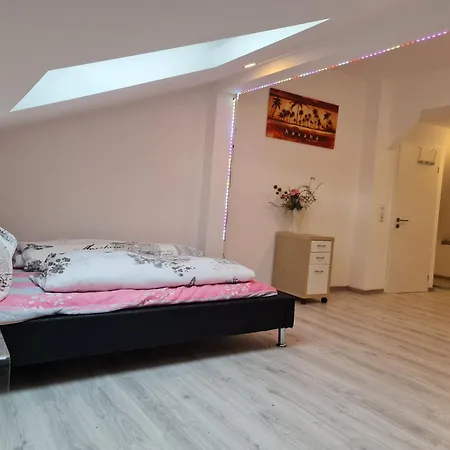 Cityroom Im 4 Og Und Seperates Badezimmer Im Ug Keller 1,80 Cm Bis 3 Personen Zentrum Stadtmitte Lage Apartman Neuwied