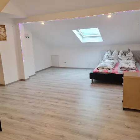Apartman Cityroom Im 4 Og Und Seperates Badezimmer Im Ug Keller 1,80 Cm Bis 3 Personen Zentrum Stadtmitte Lage *