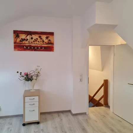 Cityroom Im 4 Og Und Seperates Badezimmer Im Ug Keller 1,80 Cm Bis 3 Personen Zentrum Stadtmitte Lage *