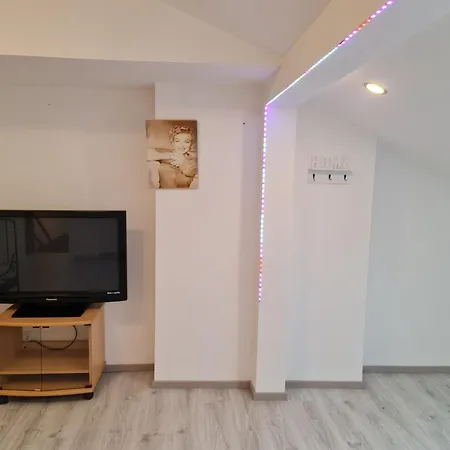 Apartman Cityroom Im 4 Og Und Seperates Badezimmer Im Ug Keller 1,80 Cm Bis 3 Personen Zentrum Stadtmitte Lage Neuwied