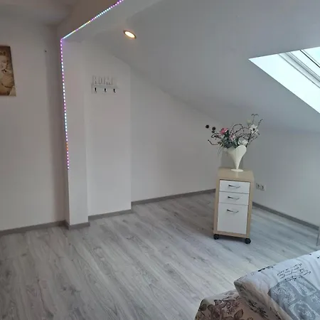 Cityroom Im 4 Og Und Seperates Badezimmer Im Ug Keller 1,80 Cm Bis 3 Personen Zentrum Stadtmitte Lage Apartman *