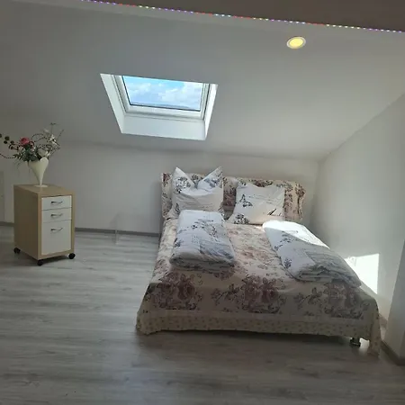 Apartman Cityroom Im 4 Og Und Seperates Badezimmer Im Ug Keller 1,80 Cm Bis 3 Personen Zentrum Stadtmitte Lage Neuwied