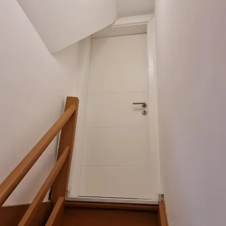 Cityroom Im 4 Og Und Seperates Badezimmer Im Ug Keller 1,80 Cm Bis 3 Personen Zentrum Stadtmitte Lage * Neuwied