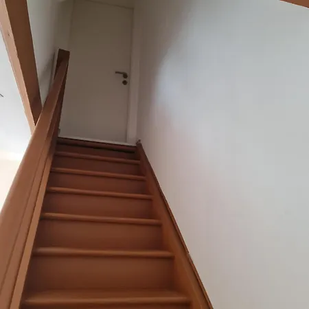 Apartman Cityroom Im 4 Og Und Seperates Badezimmer Im Ug Keller 1,80 Cm Bis 3 Personen Zentrum Stadtmitte Lage